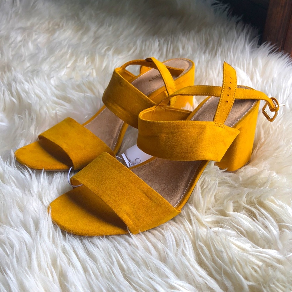 NWT Gold Strapy Block High Heels